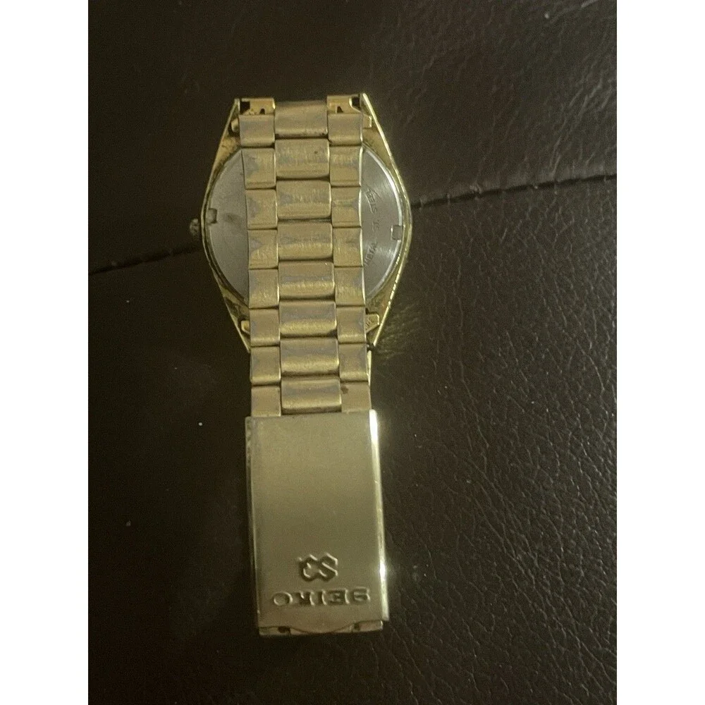 Seiko SQ Quartz 5Y22-6000 is a classic gold-tone men's dress watch 1990’s
